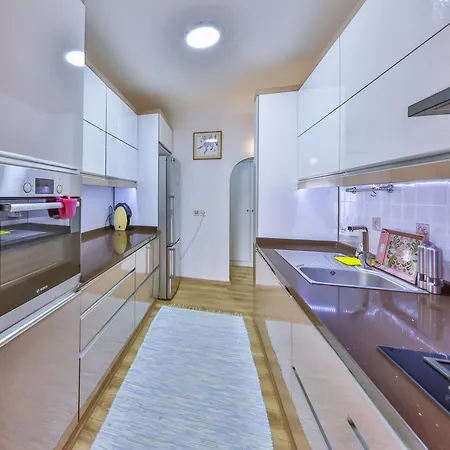 Apartman Dundar - *